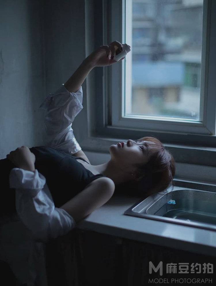 情绪模特