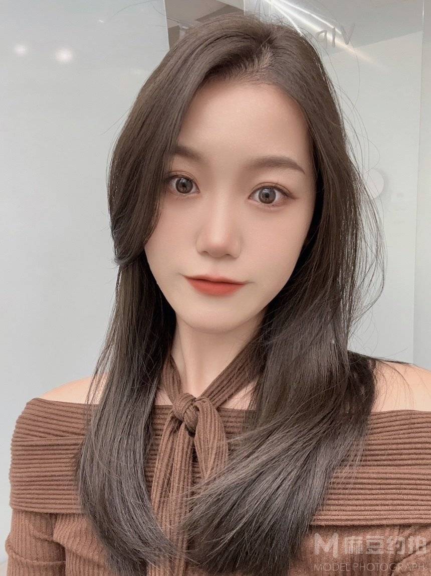 黑白模特