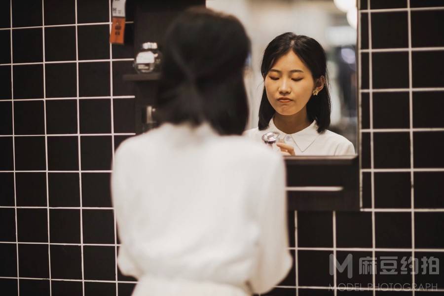 情绪模特