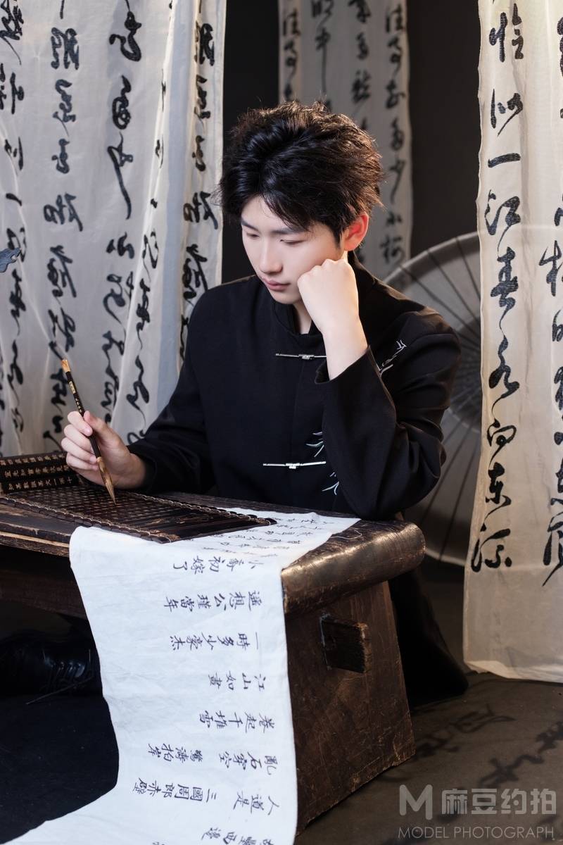 情绪模特