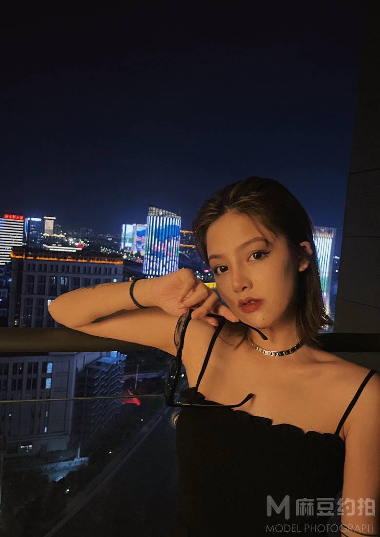 夜景模特