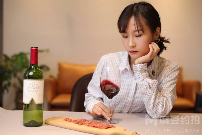 情绪模特