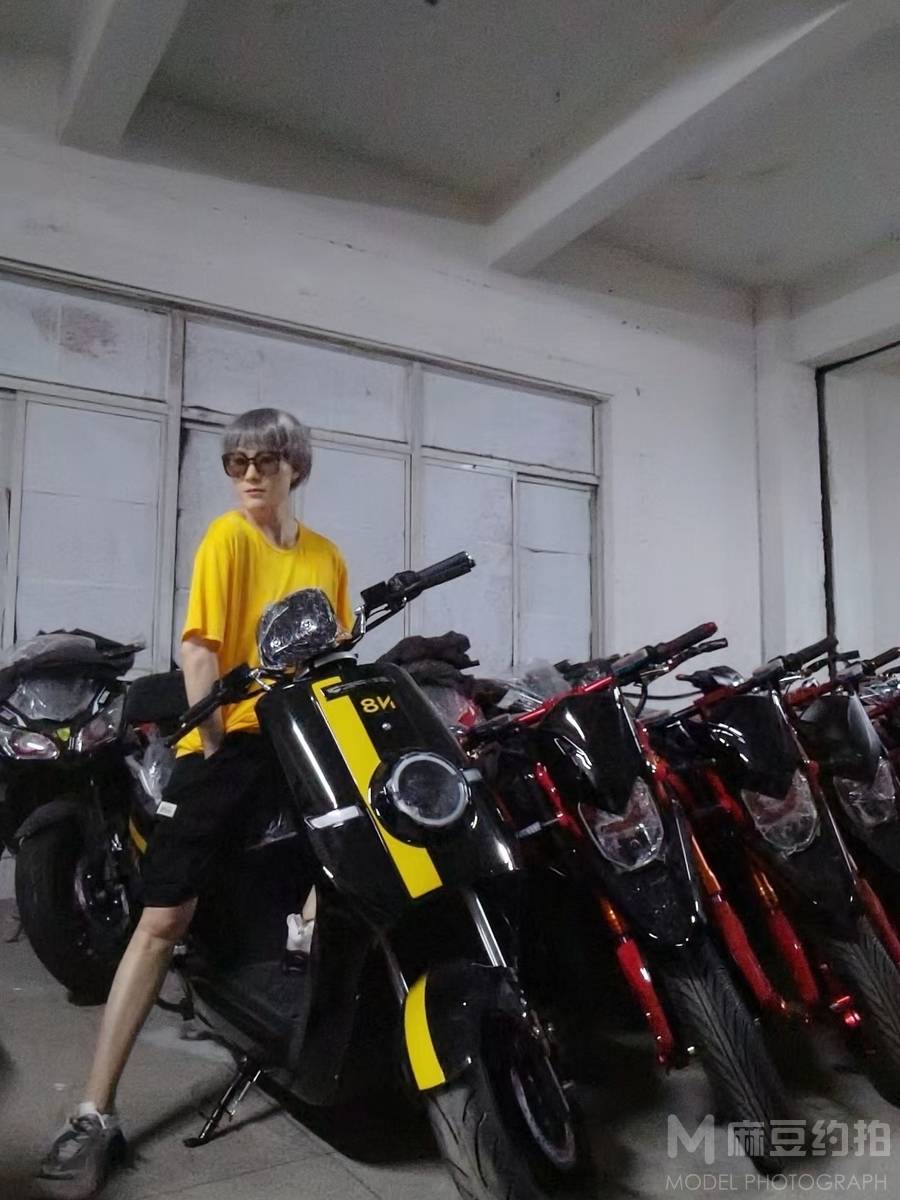 情绪模特