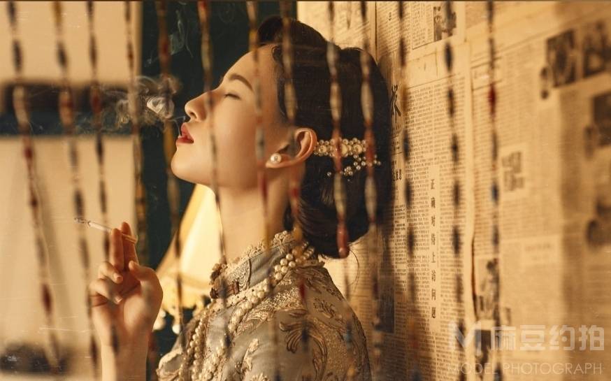 情绪模特