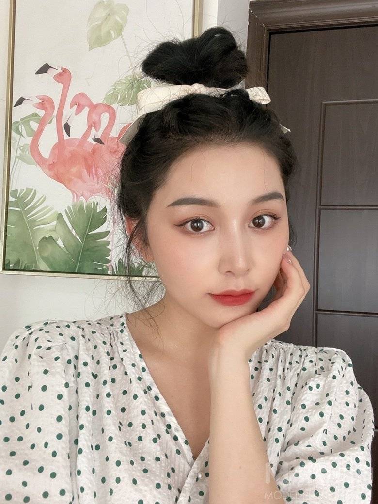 妆容模特