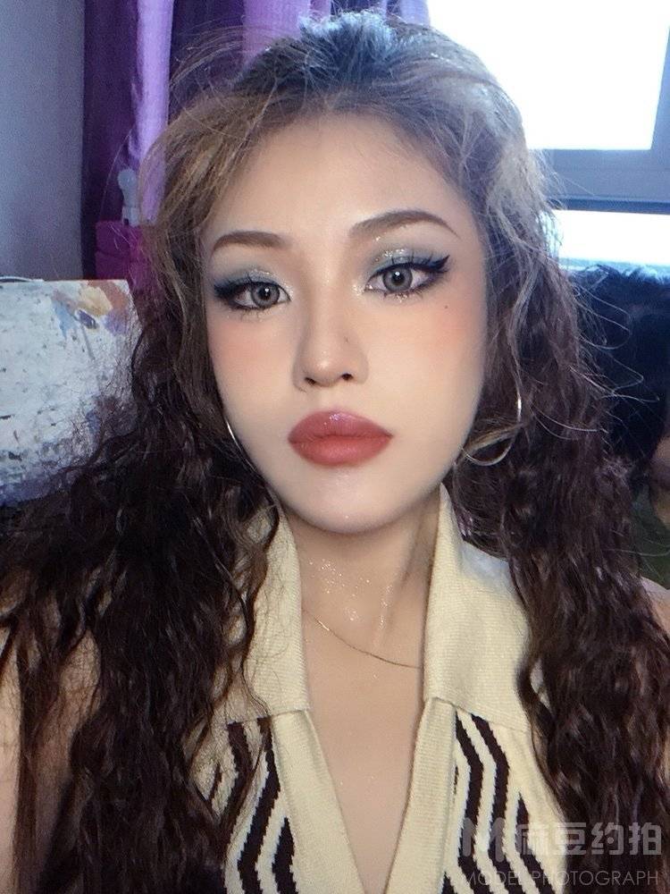 妆容模特