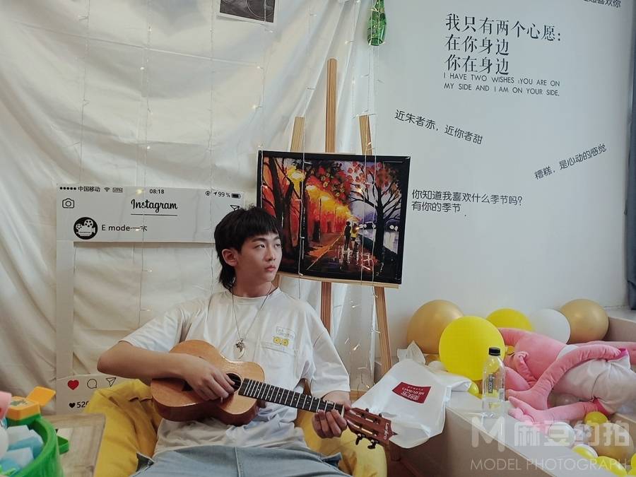 情绪模特