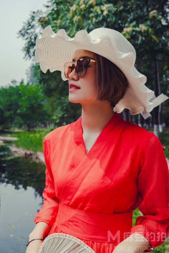 情绪模特