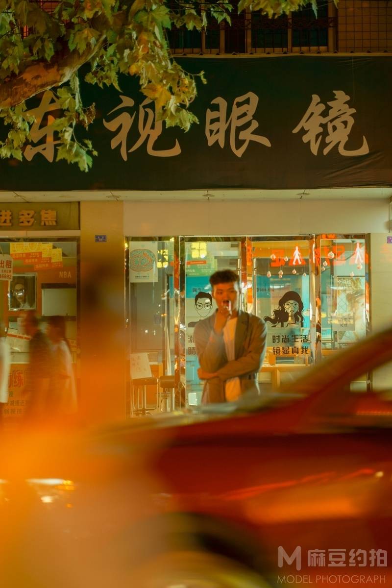 情绪模特