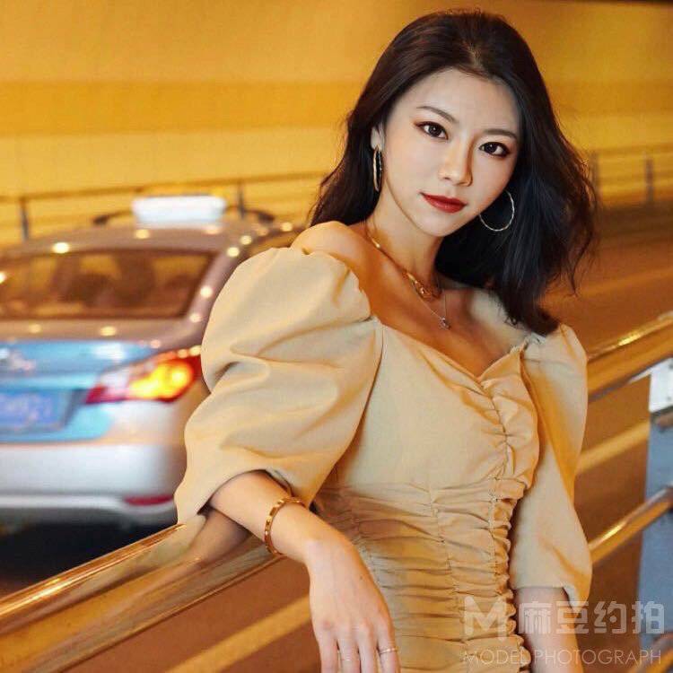 黑白模特
