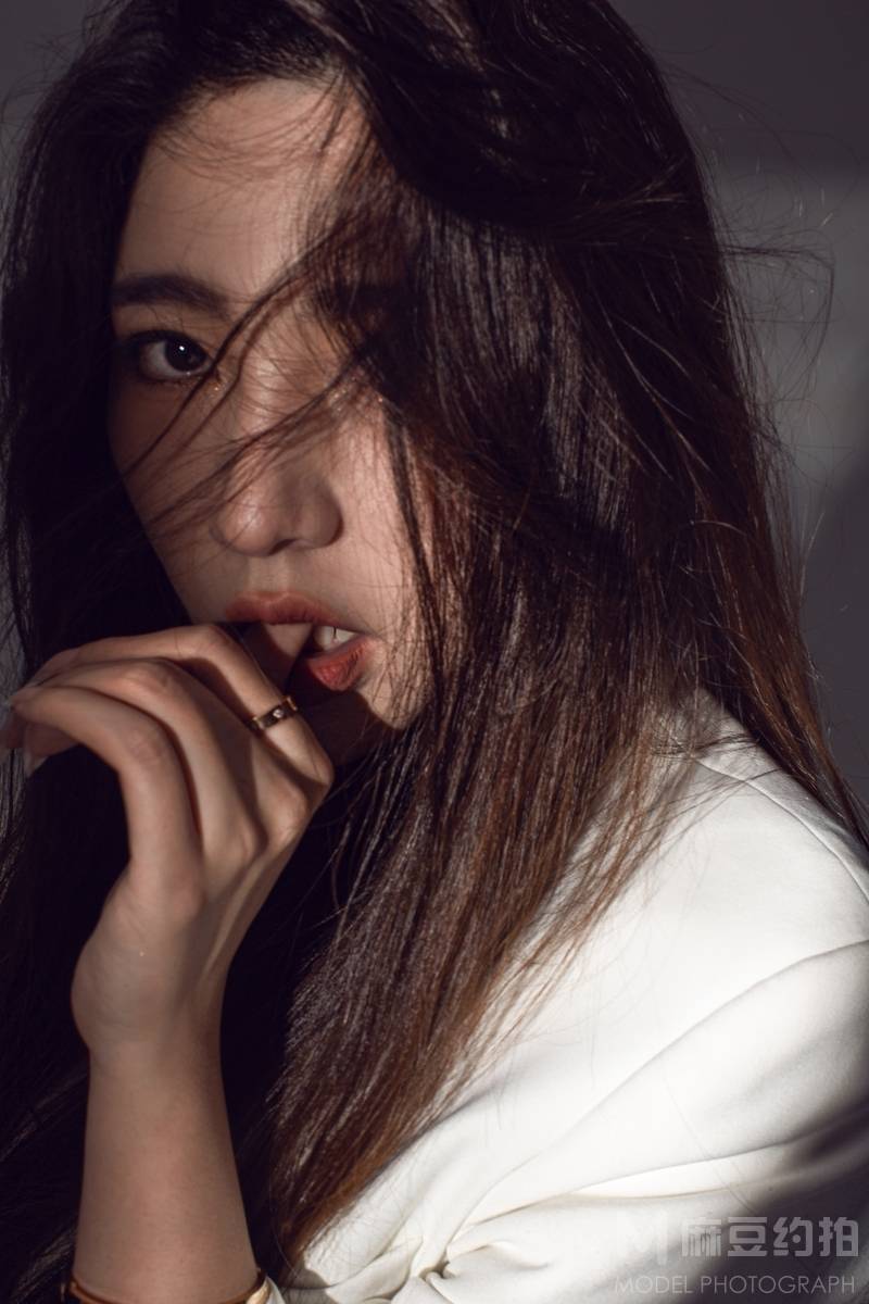 黑白模特