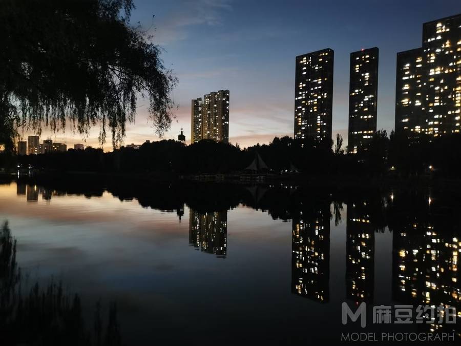 夜景模特