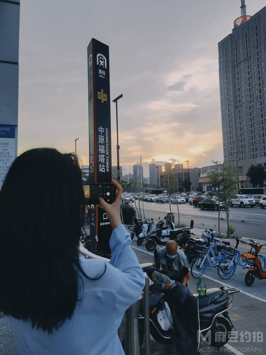 情绪模特