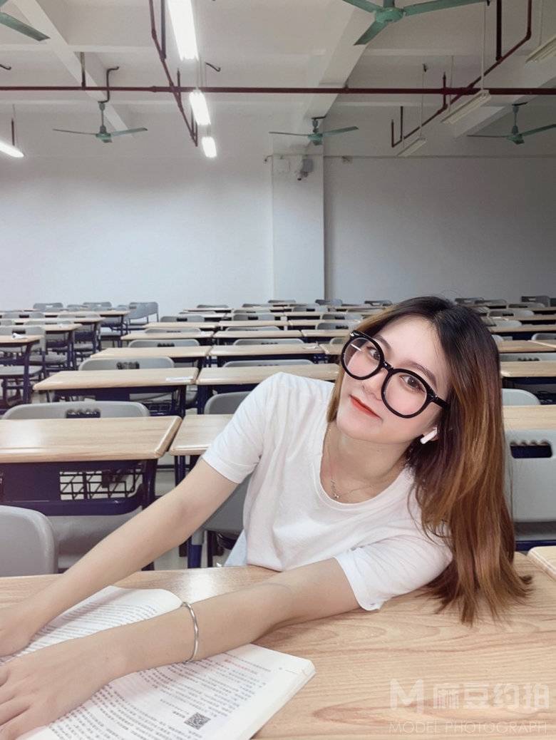 黑白模特