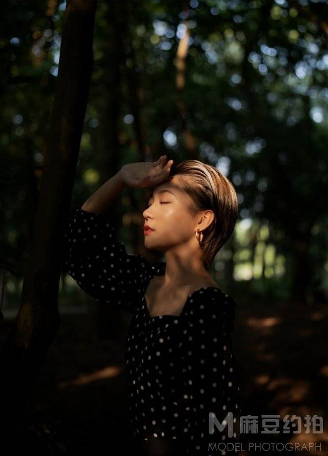 情绪模特