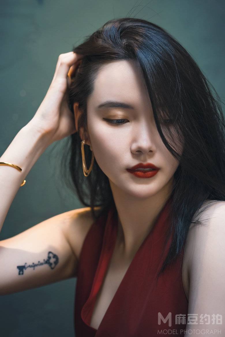 情绪模特
