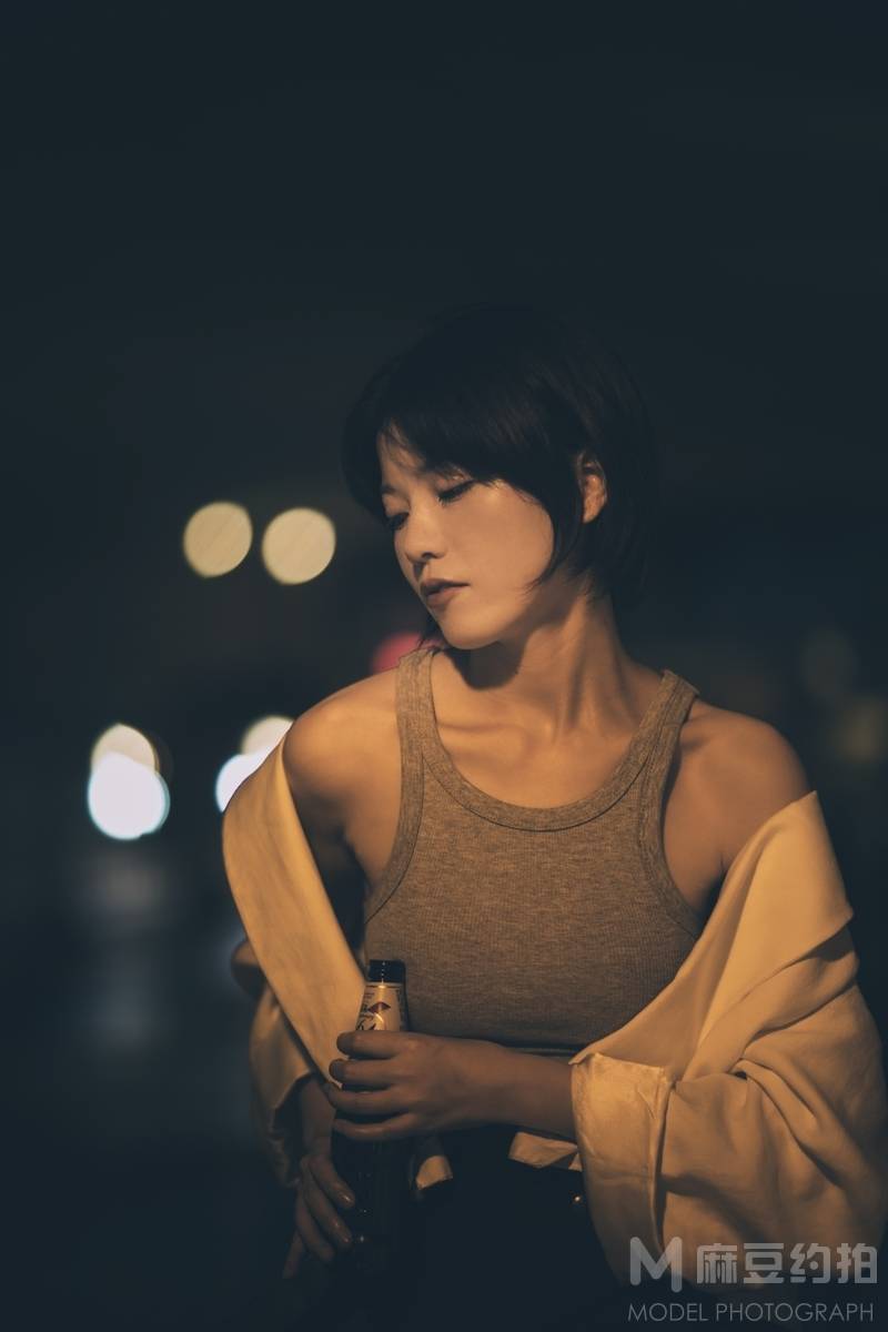 情绪模特