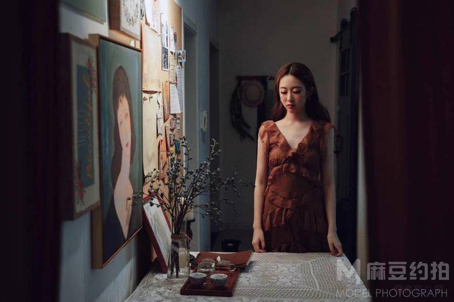 情绪模特