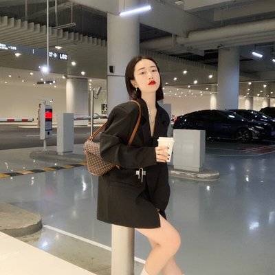 黑白模特