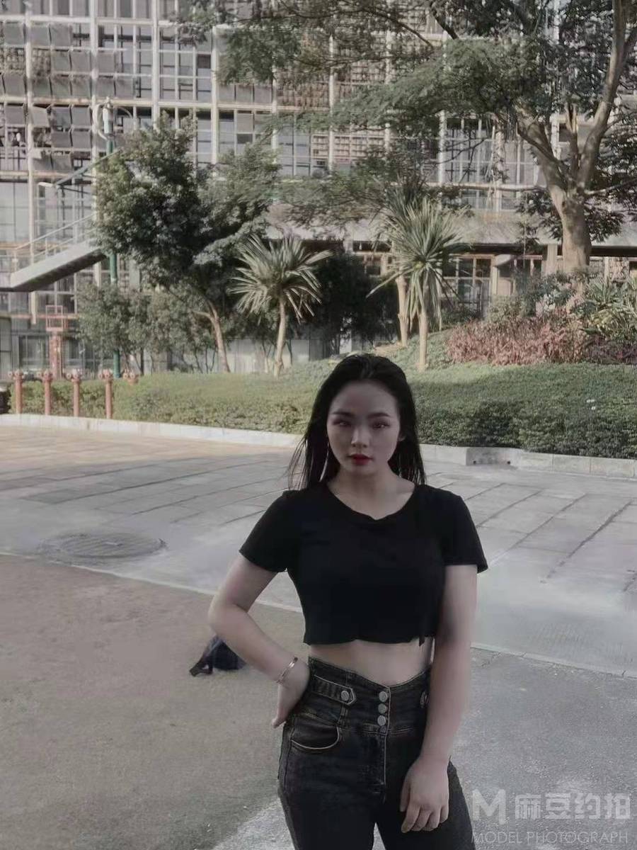 黑白模特
