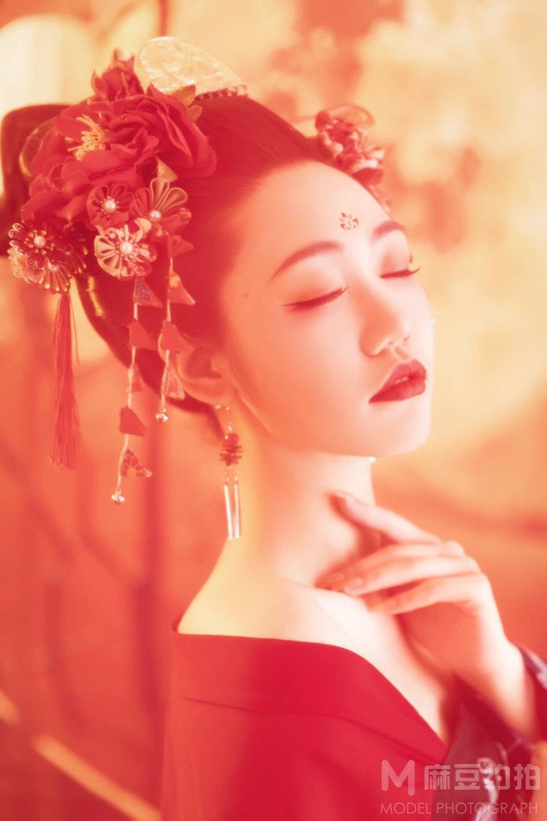 情绪模特