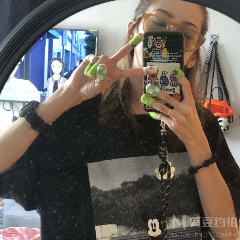 情绪模特