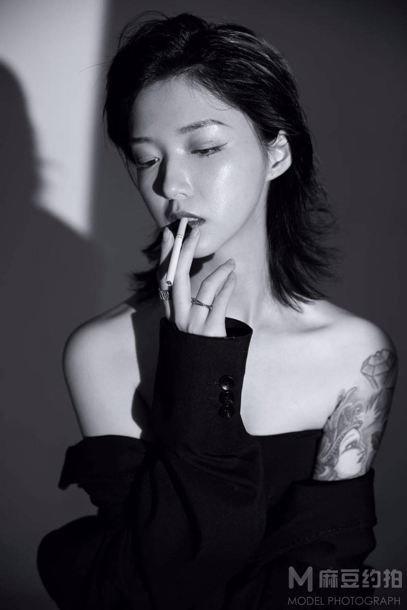情绪模特