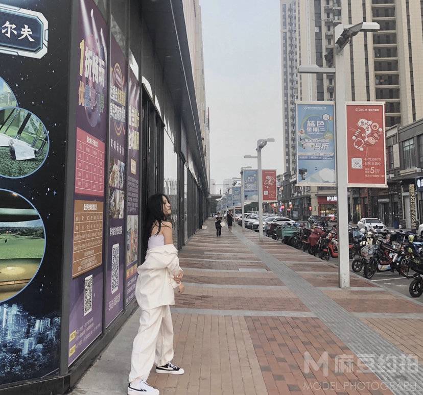 黑白模特