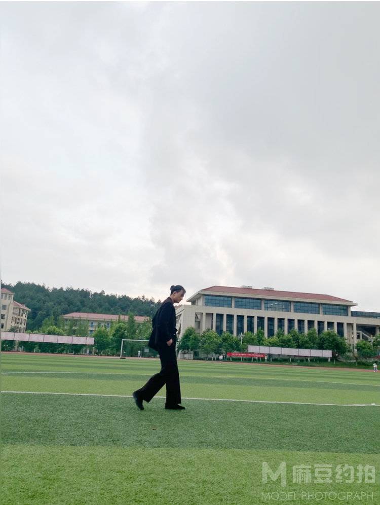 黑白模特