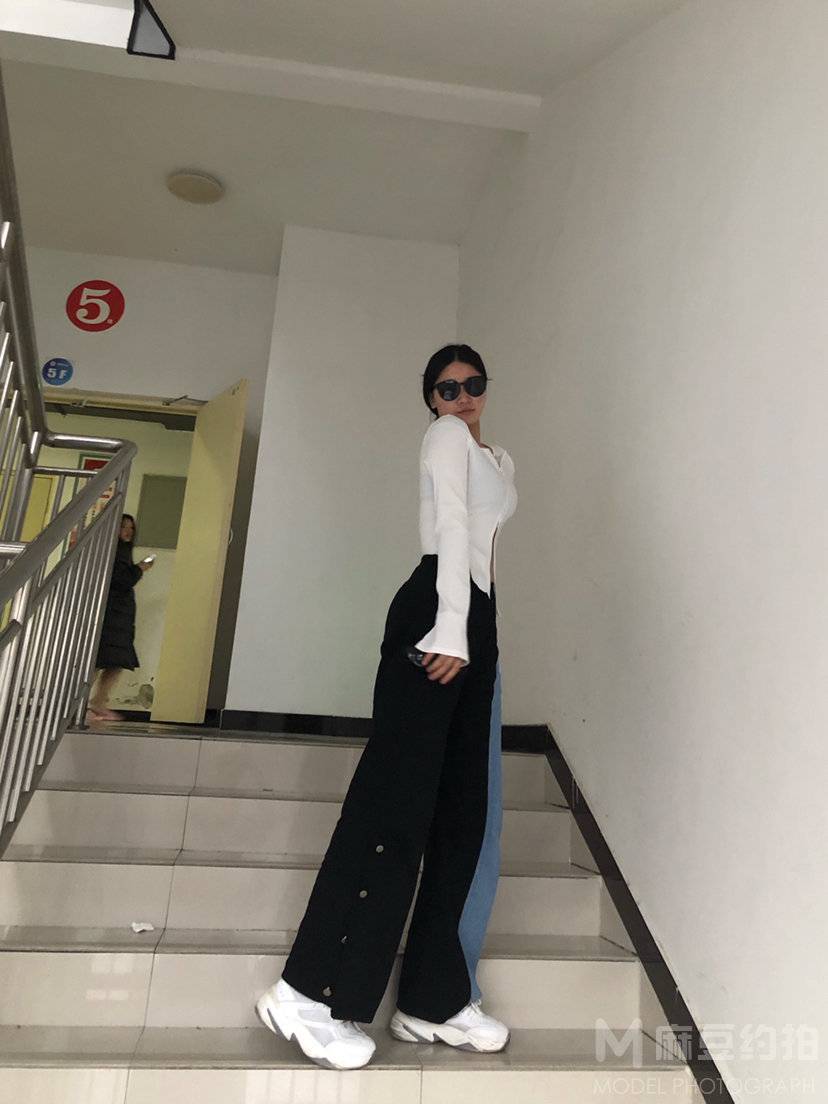 黑白模特