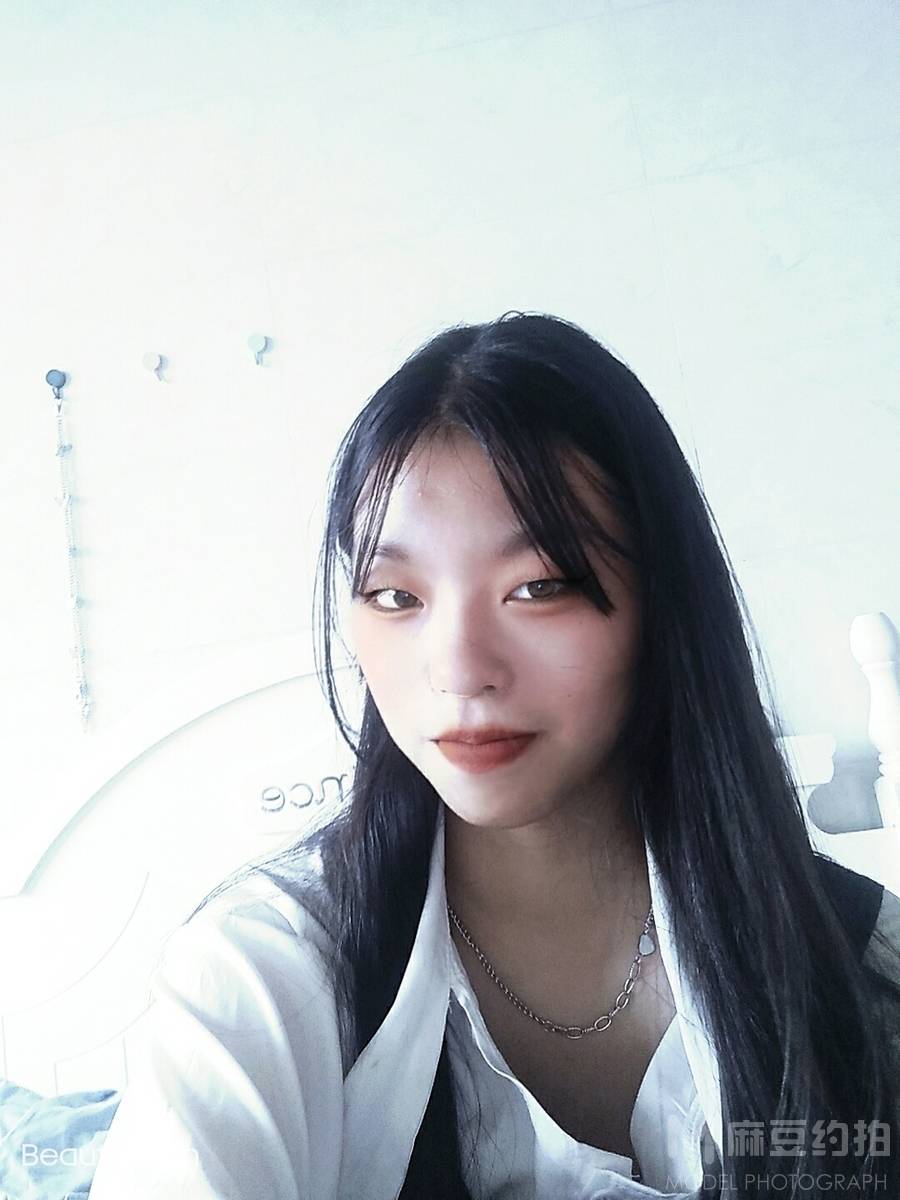 黑白模特