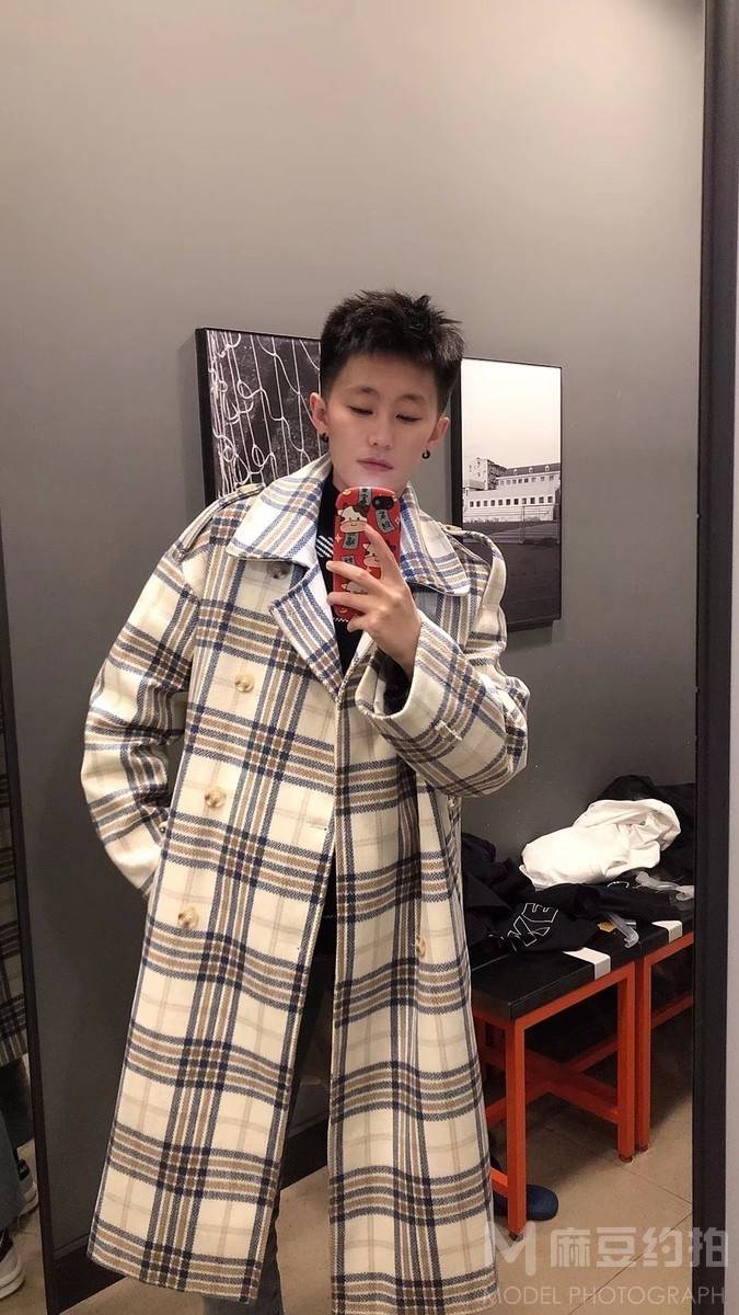 情绪模特
