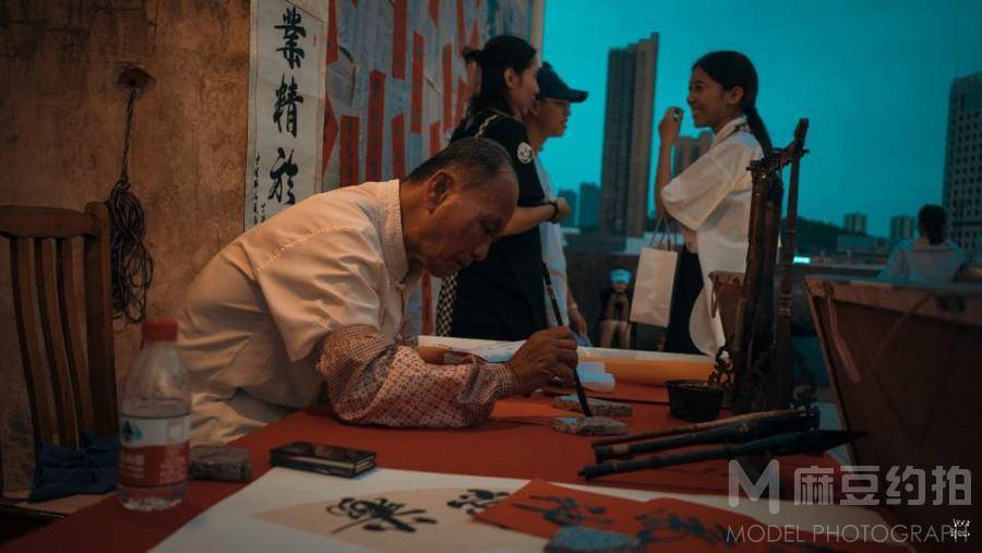 情绪模特