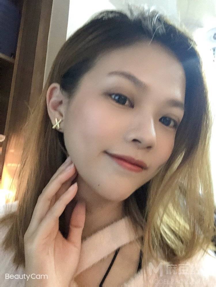 黑白模特