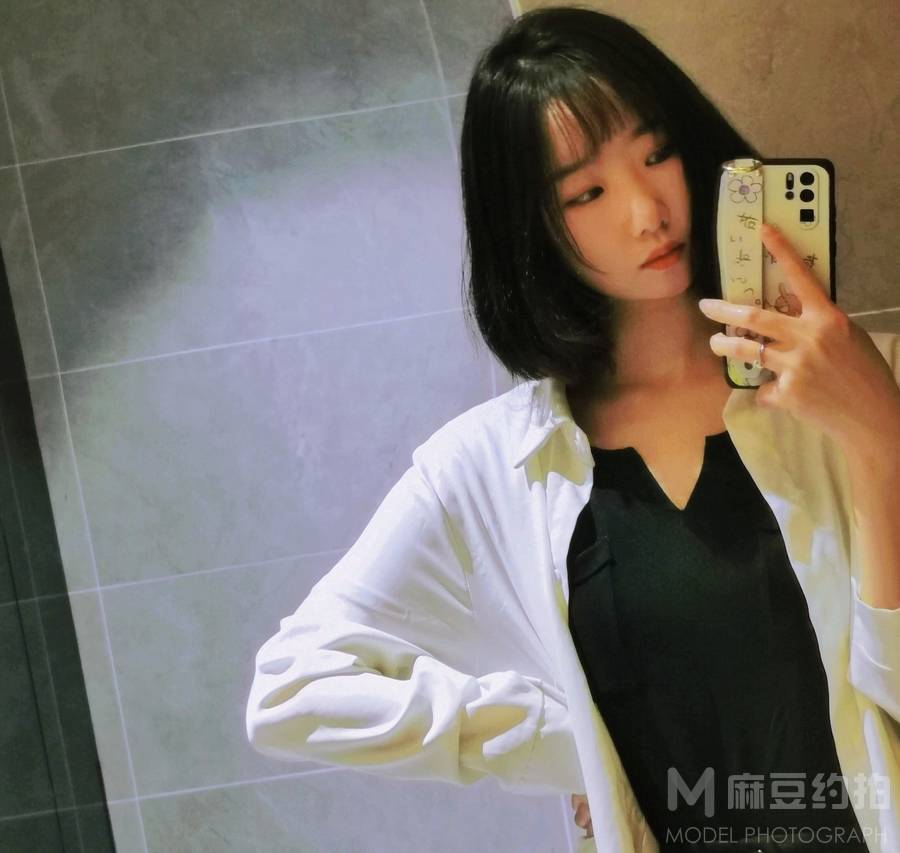 黑白模特