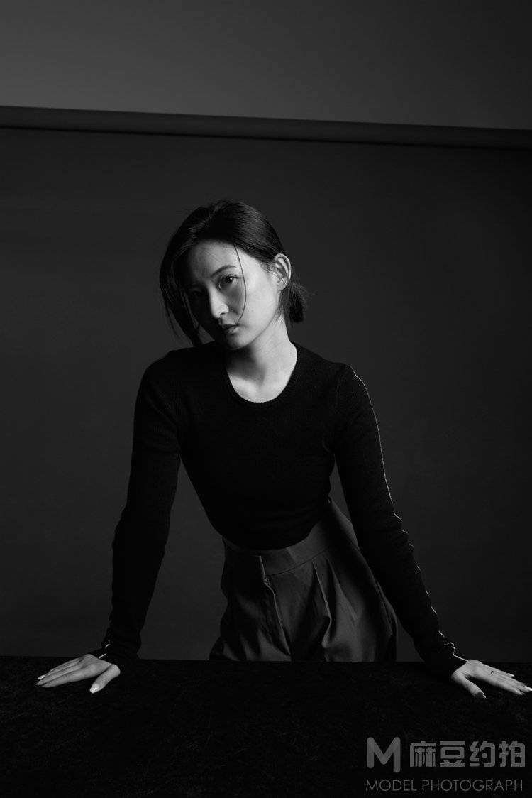 黑白模特