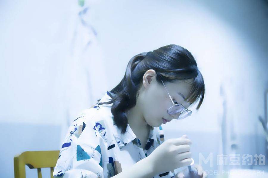 情绪模特
