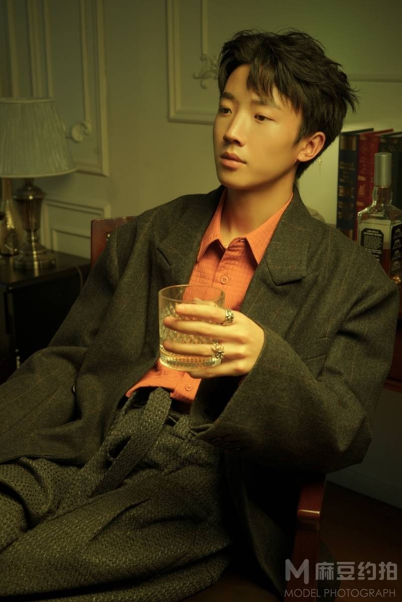 情绪模特