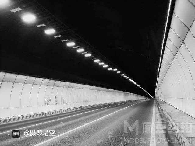 黑白模特