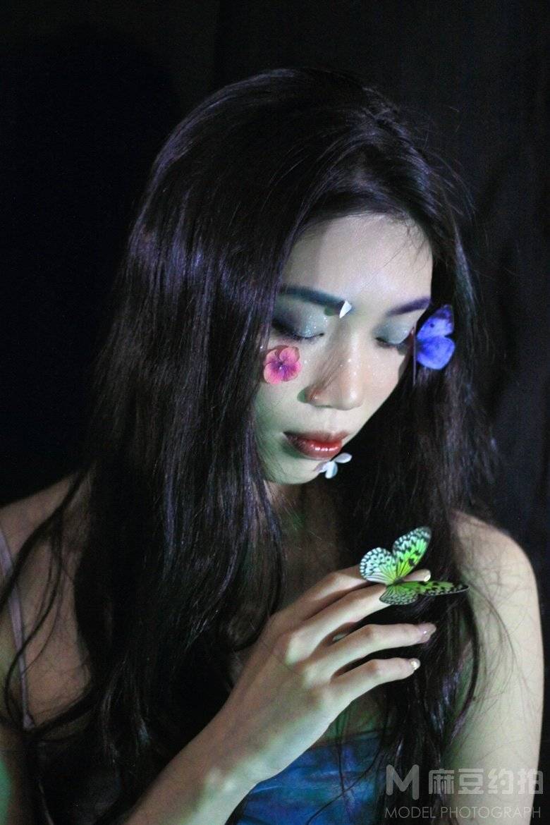 情绪模特