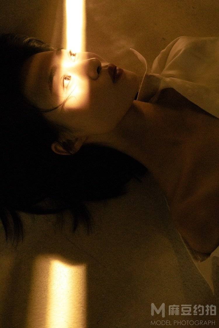 黑白模特