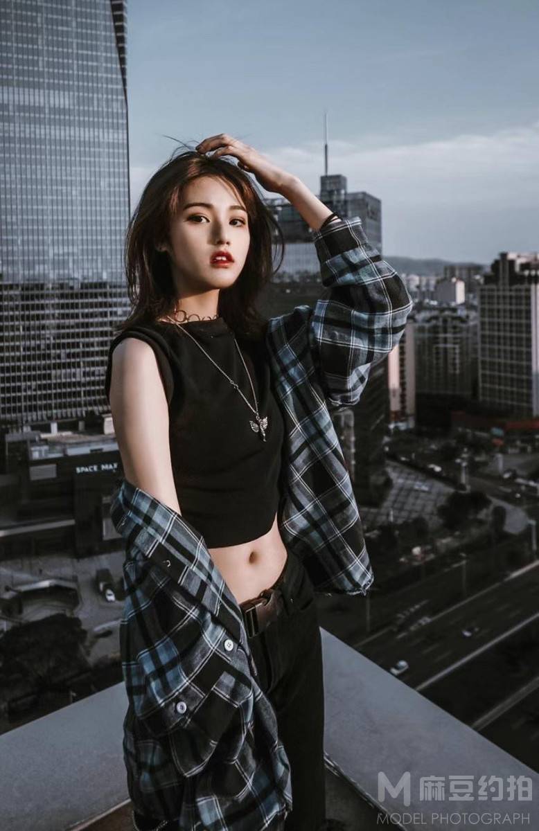 情绪模特