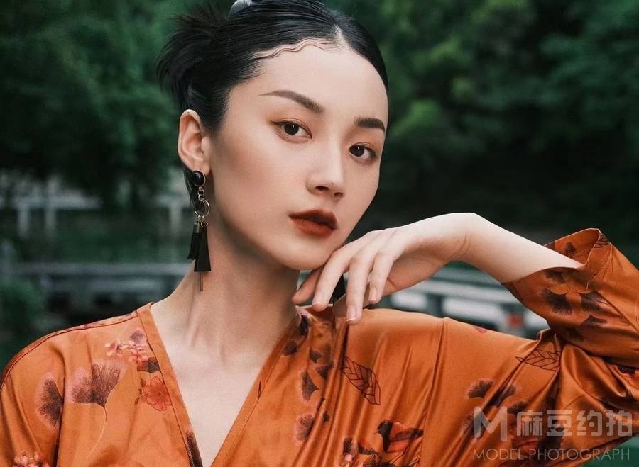 情绪模特