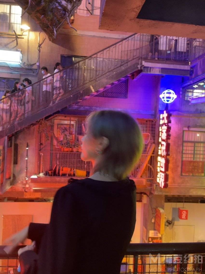 情绪模特