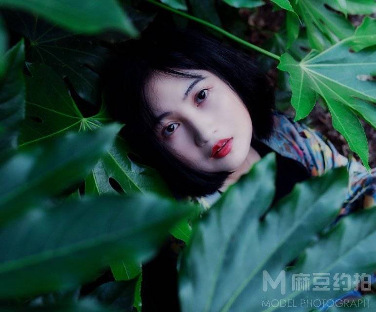 情绪模特