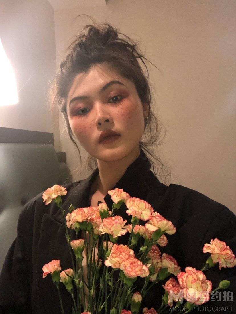 情绪模特
