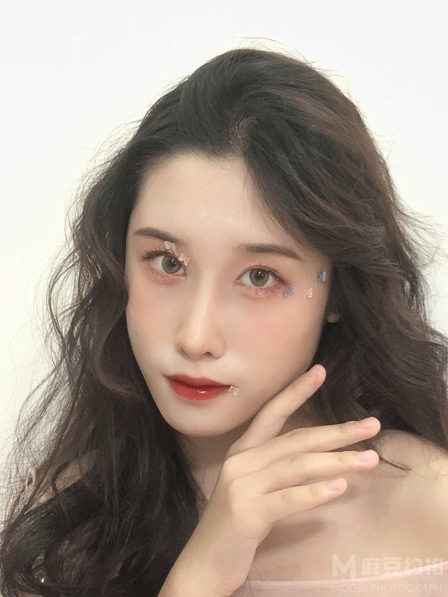 情绪模特