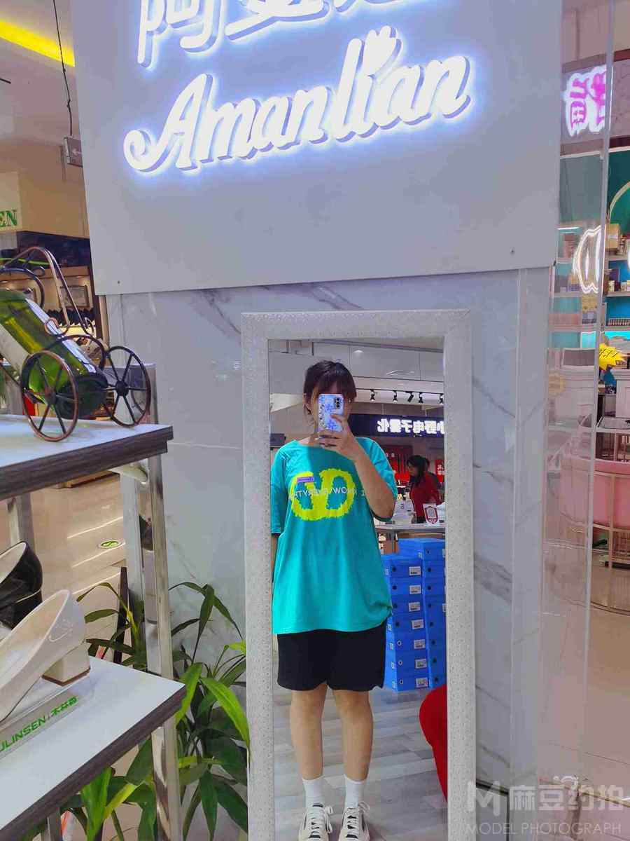 校园模特