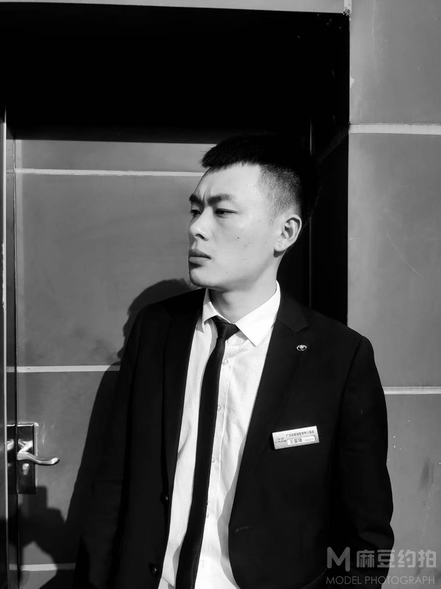 黑白模特