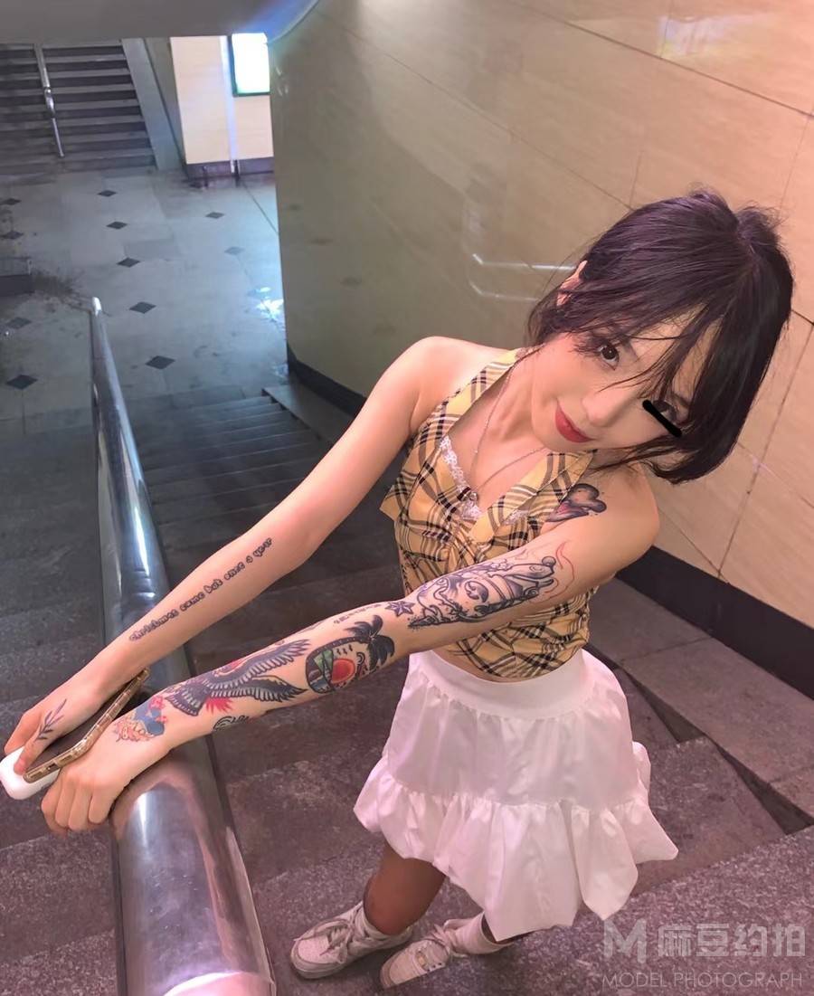 情绪模特